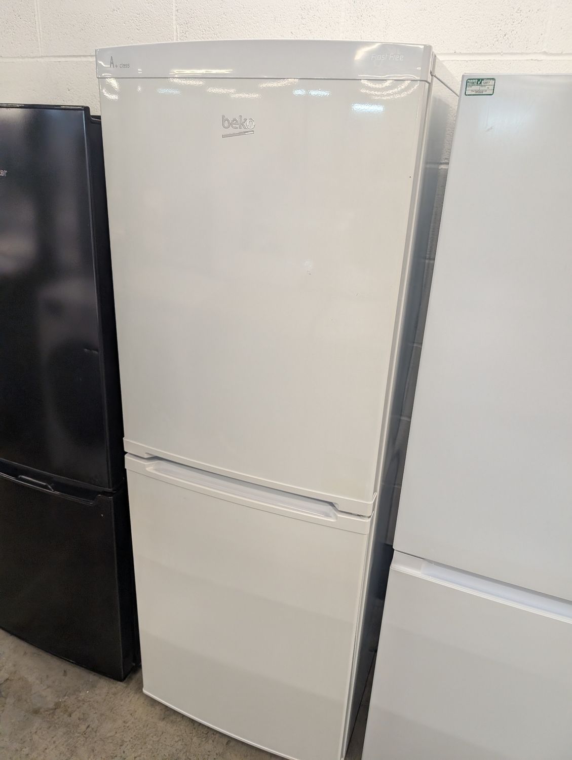Beko CXF525W Fridge Freezer White H153 x W54.5 x D60 Refurbished