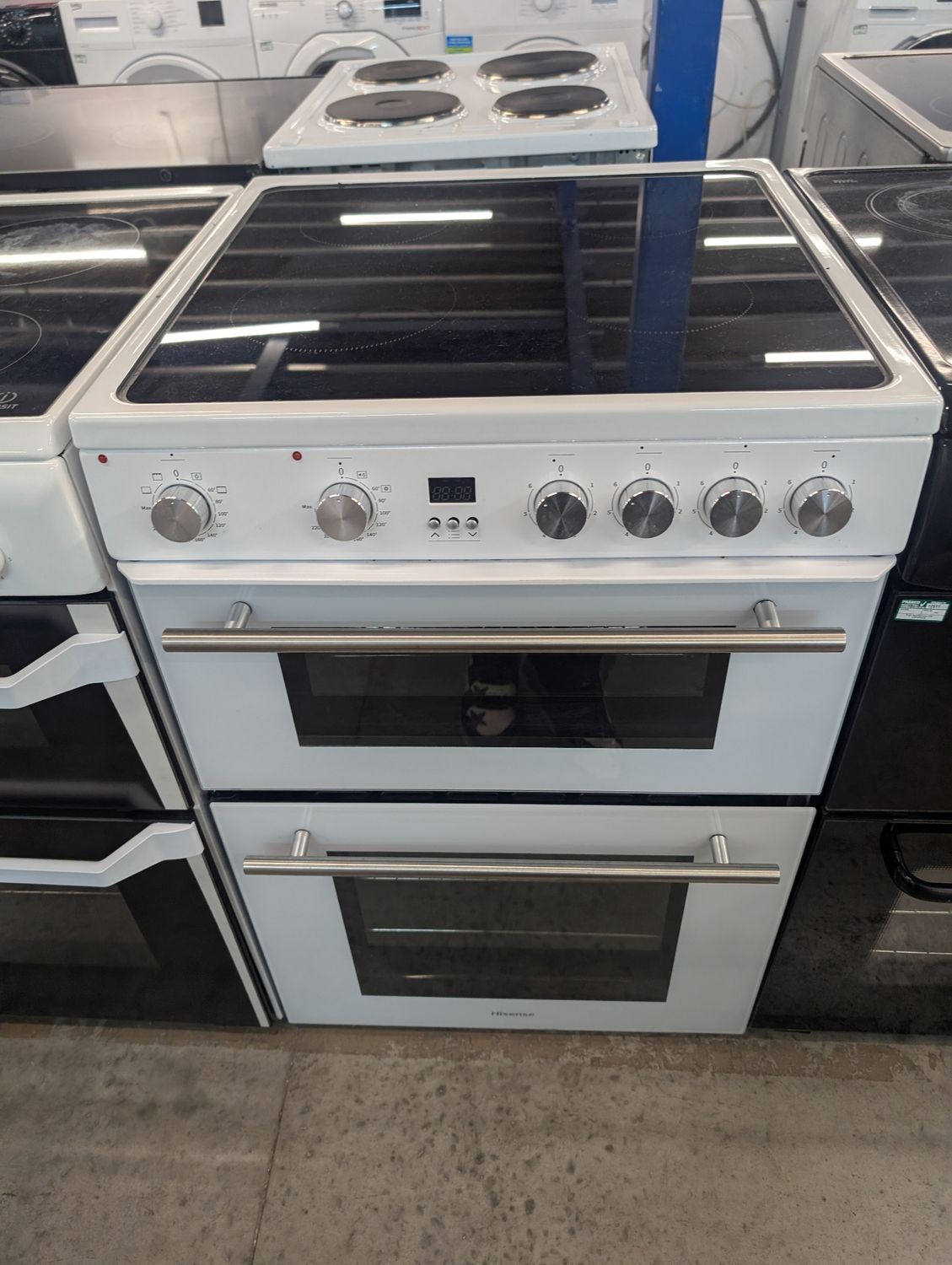Hisense HDE3211BWUK 60cm Electric Cooker Double Oven with Ceramic Hob White