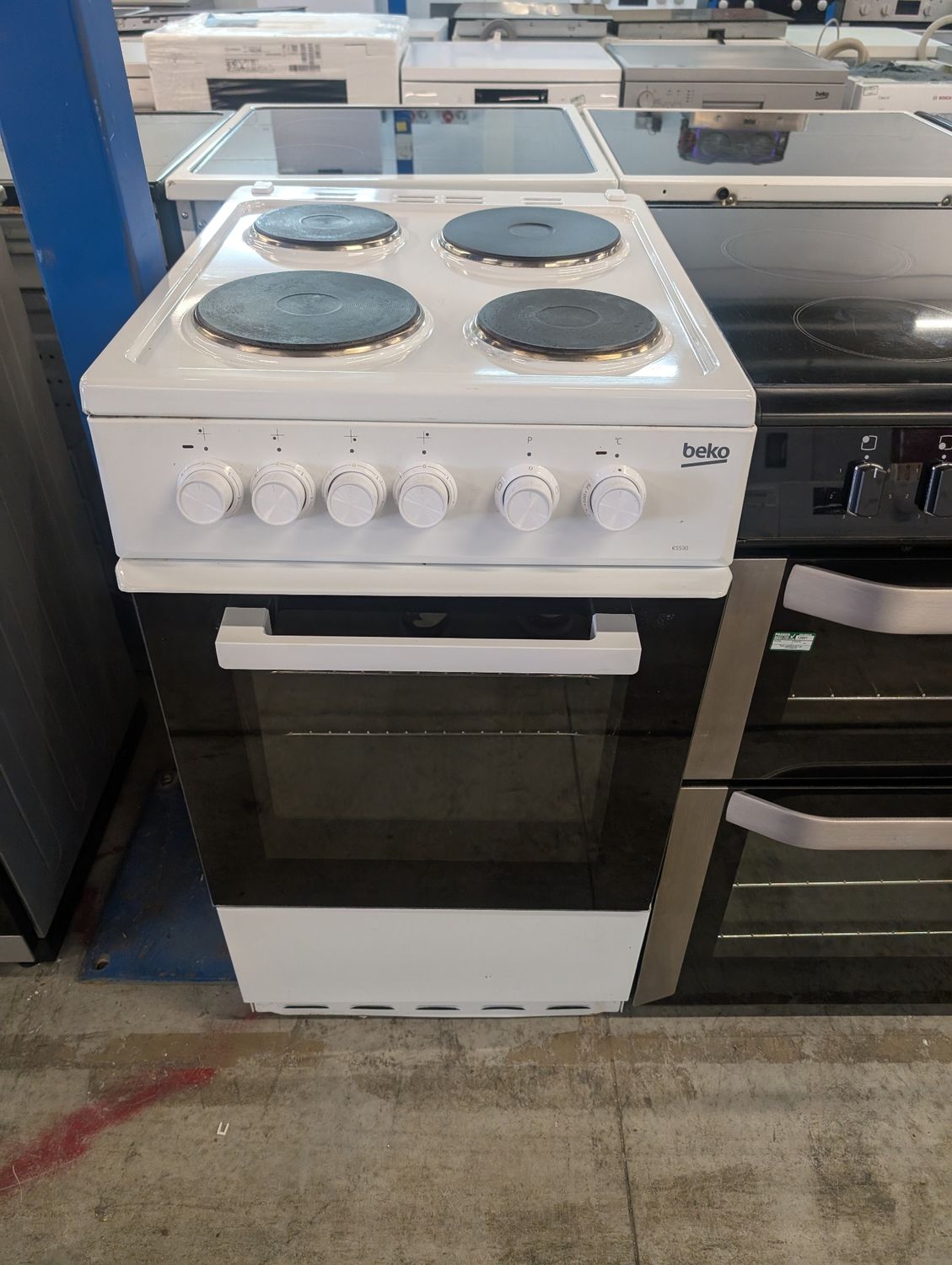 Beko KS530W 50cm Electric Cooker Solid Hobs