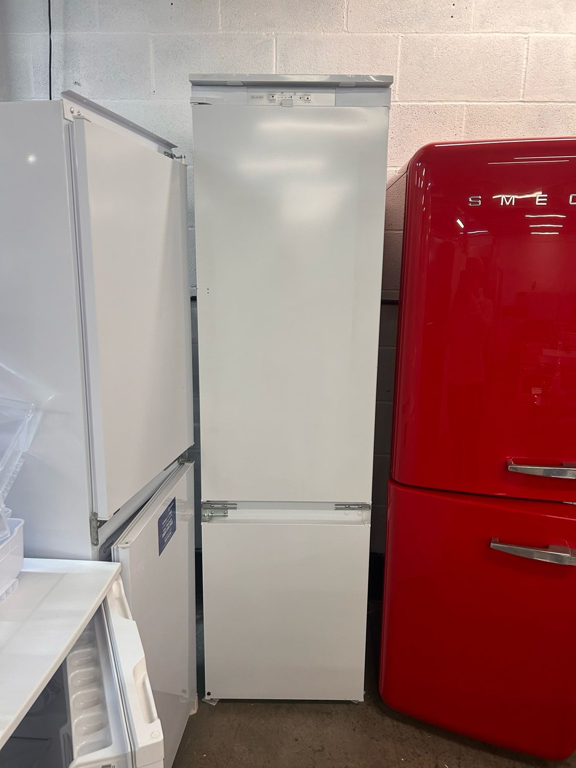 Hotpoint HTC20T321 70/30 Integrated Frost Free Fridge Freezer H194 W54cm D54cm