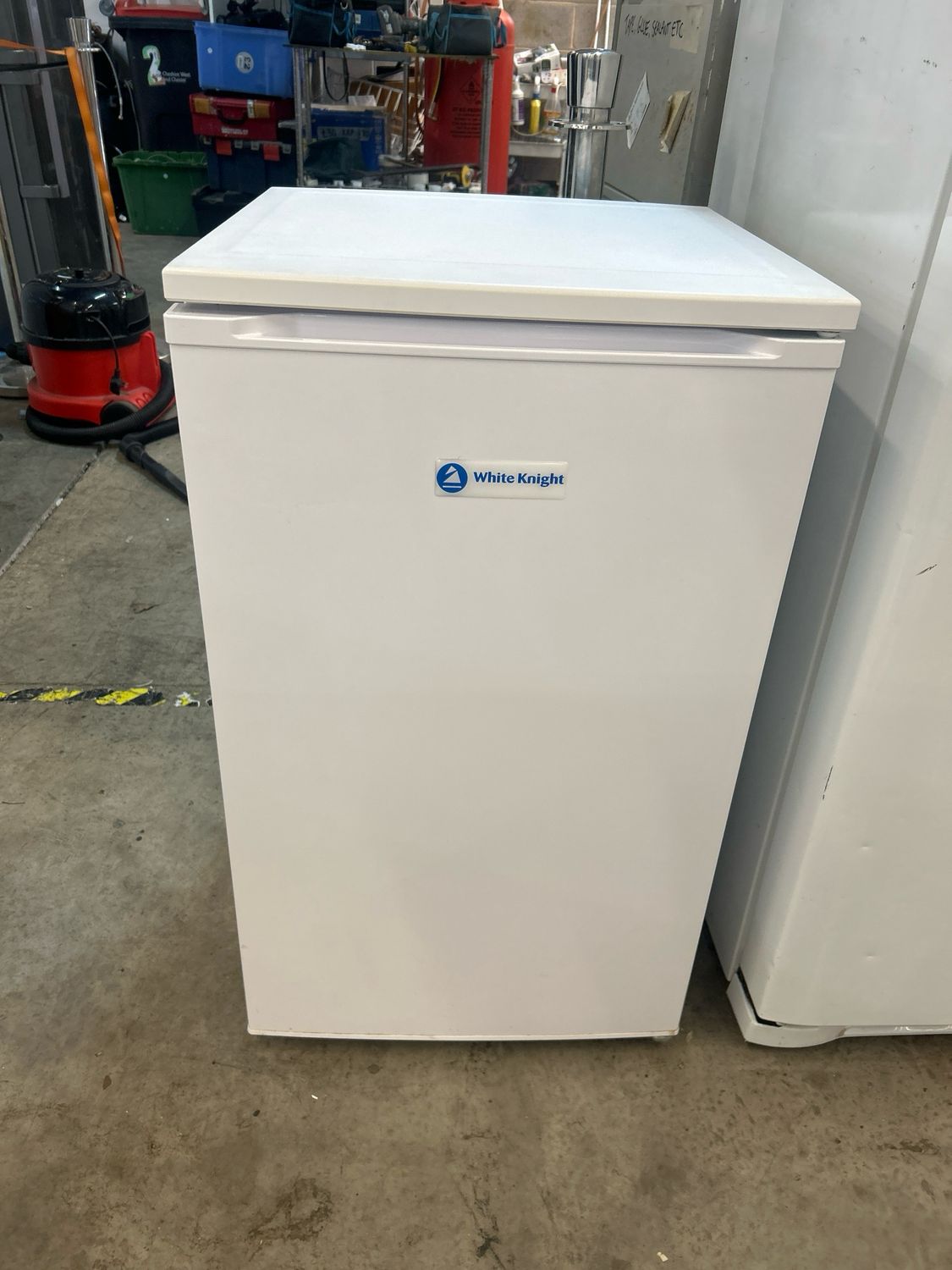 White Knight DAL50H Under Counter Fridge White W49cm H84cm D49cm