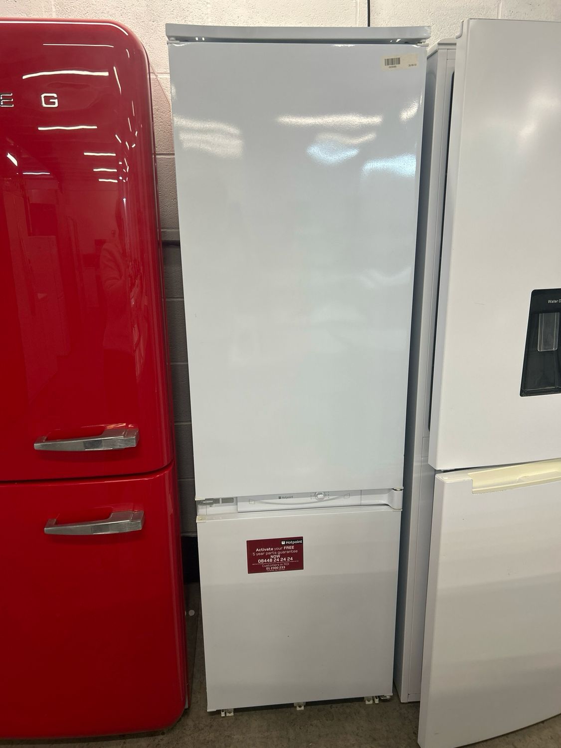 Hotpoint HMB312AAI 70/30 Integrated Frost Free Fridge Freezer H178cm W54cm