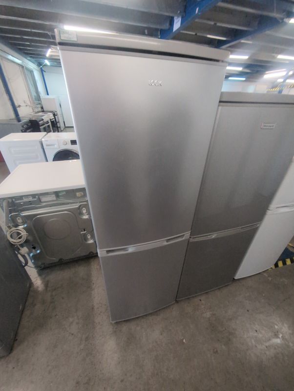 Logik LFC50S20 Fridge Freezer H153cm W49cm Silver