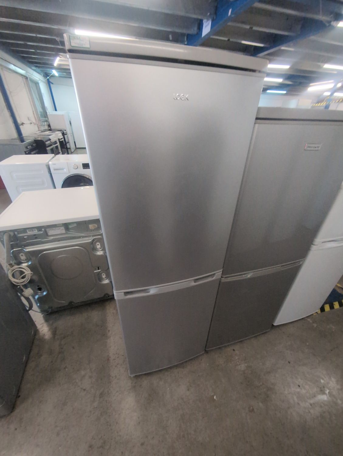 Logik LFC50S20 Fridge Freezer H153cm W49cm Silver