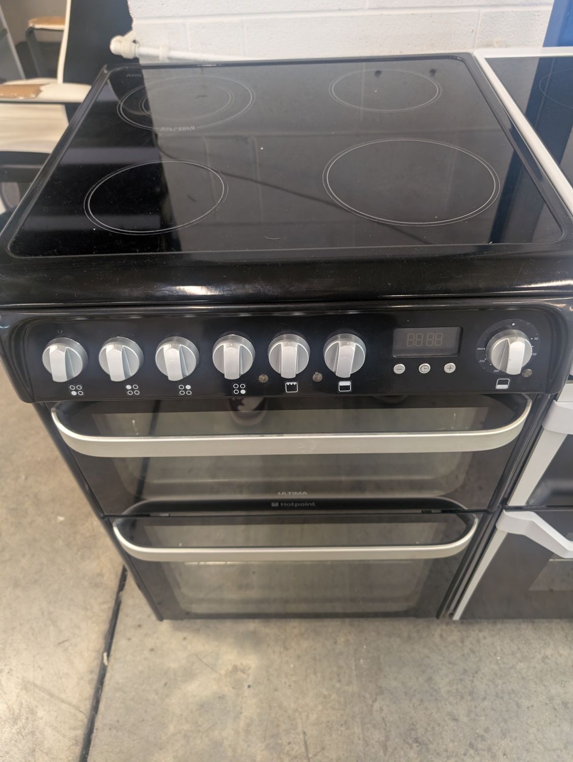 Hotpoint HUE61K S 60cm Electric Cooker Black Ceramic Hobs