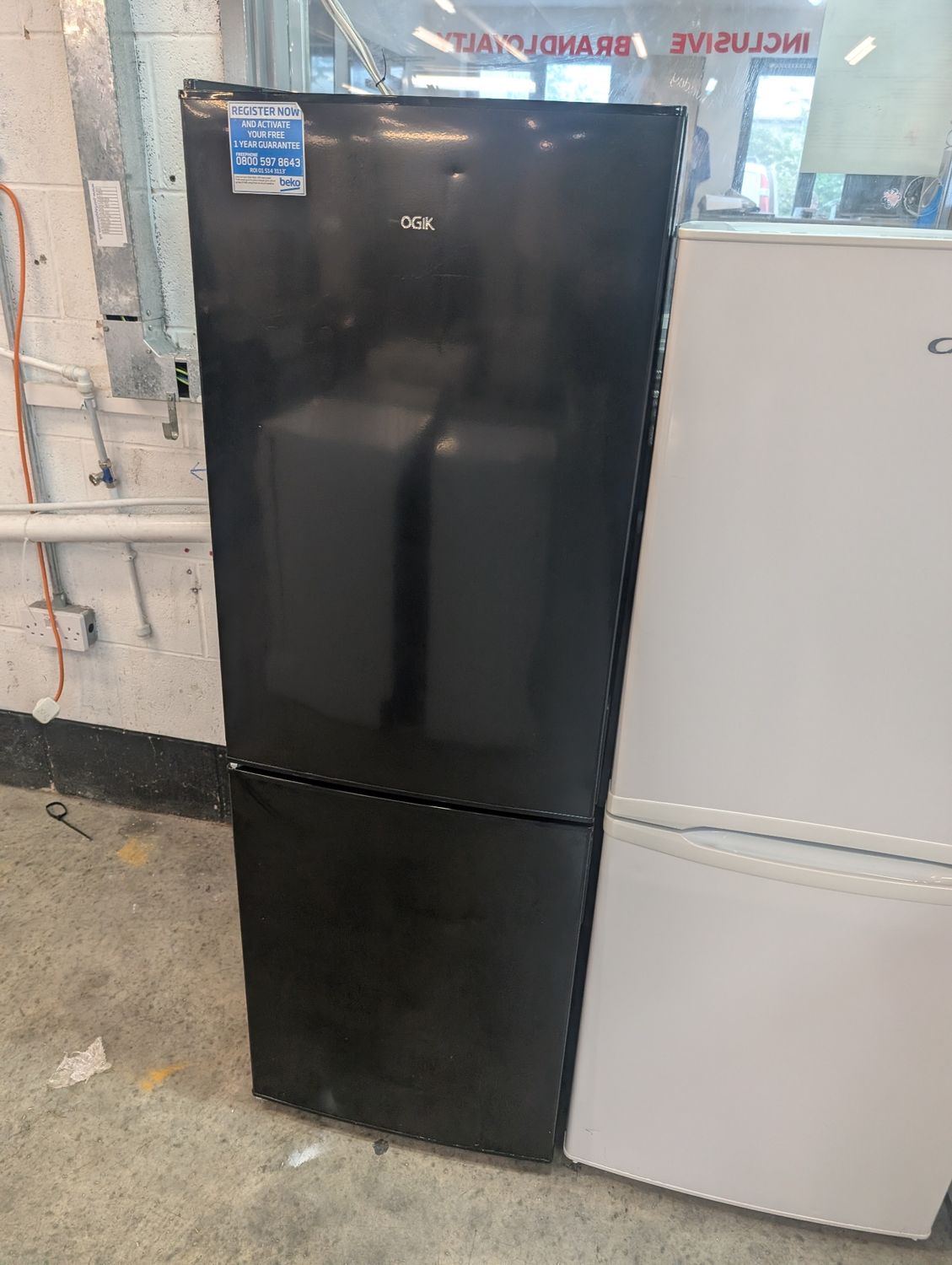 Logik LFC50B22 Fridge Freezer H142cm W49cm Black