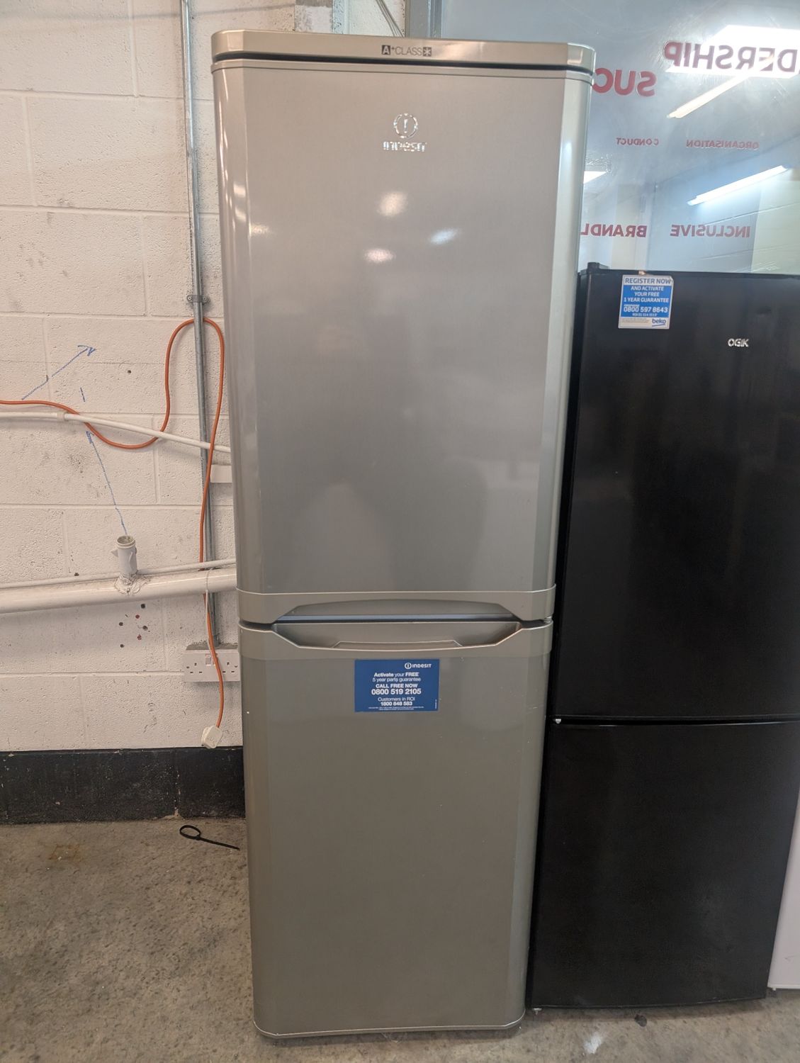 Indesit CAA 55 NX Fridge Freezer H173cm W54cm D58cm SILVER