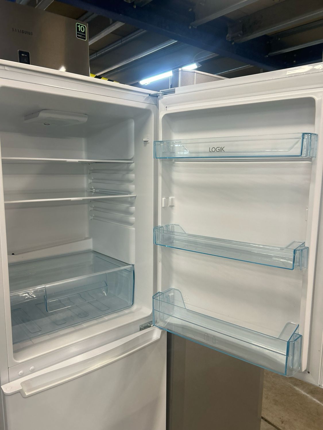Logik LFC55W18 Fridge Freezer H164cm W55cm White