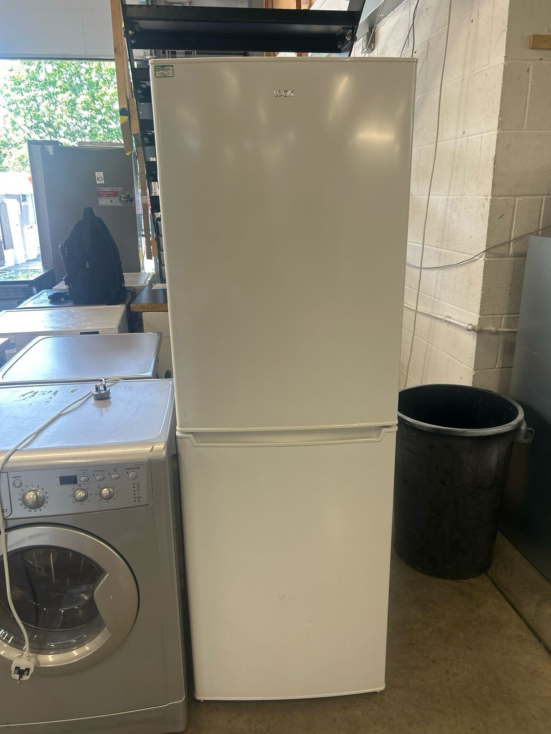Logik LFC55W18 Fridge Freezer H164cm W55cm White