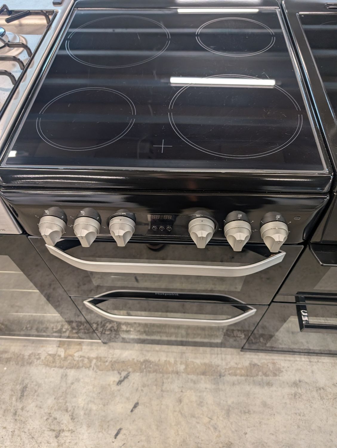 Hotpoint HDSV93CCB/UK 50cm Electric Cooker Black