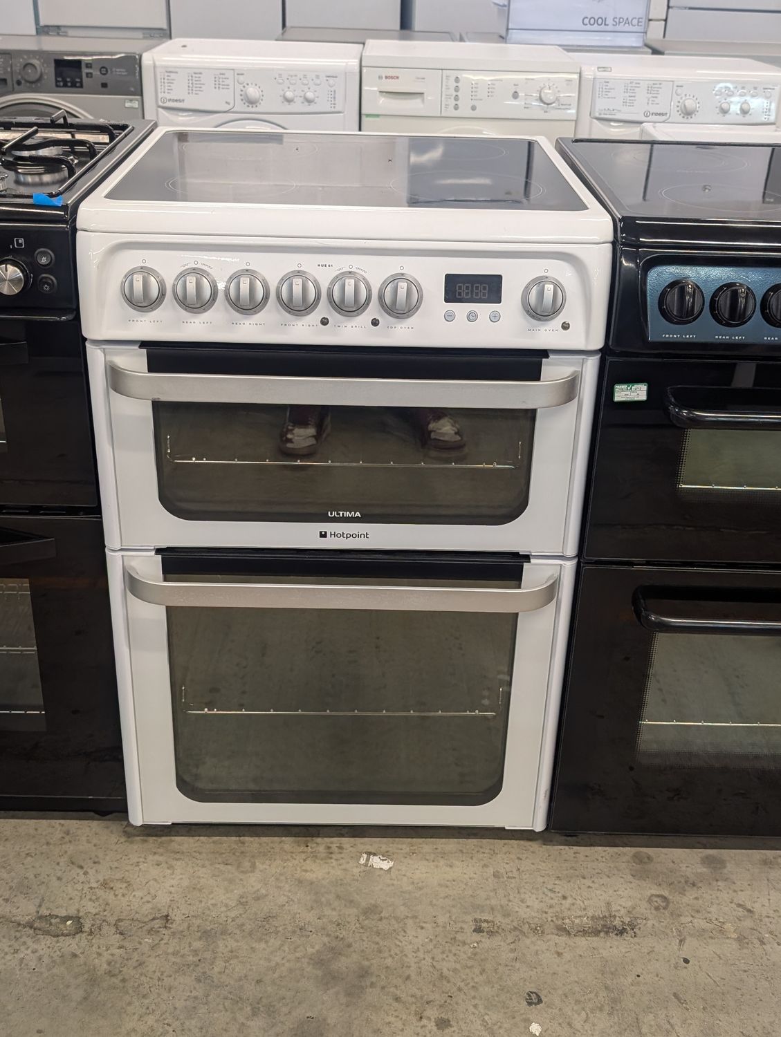 Hotpoint HUE61PS 60cm Electric cooker Double Oven White