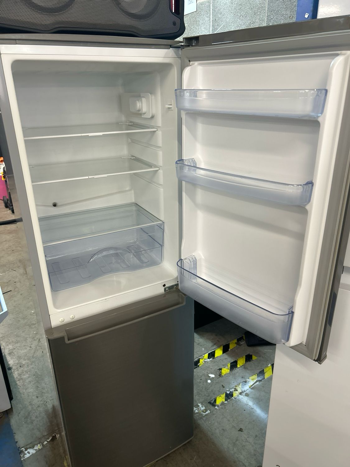 Swan SR8180S Fridge Freezer H173cm W55cm D58cm Silver