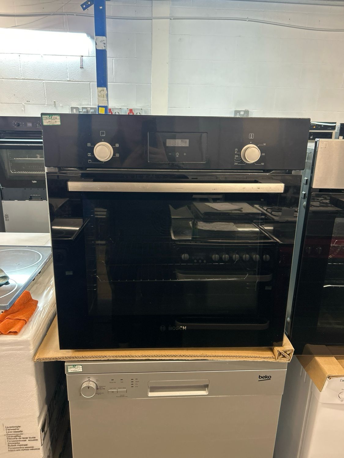Bosch HHF113BA0B Single Built in Oven 60cm Black