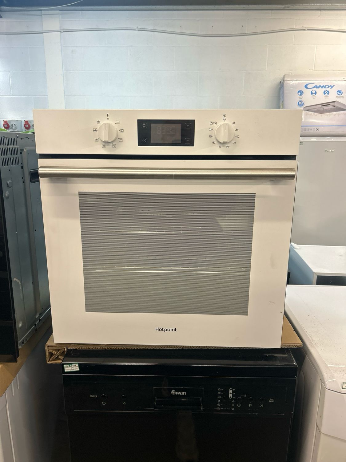 Hotpoint SA2540HWH/R Single Built in Oven White H59.5cm W59.5cm D55.1cm