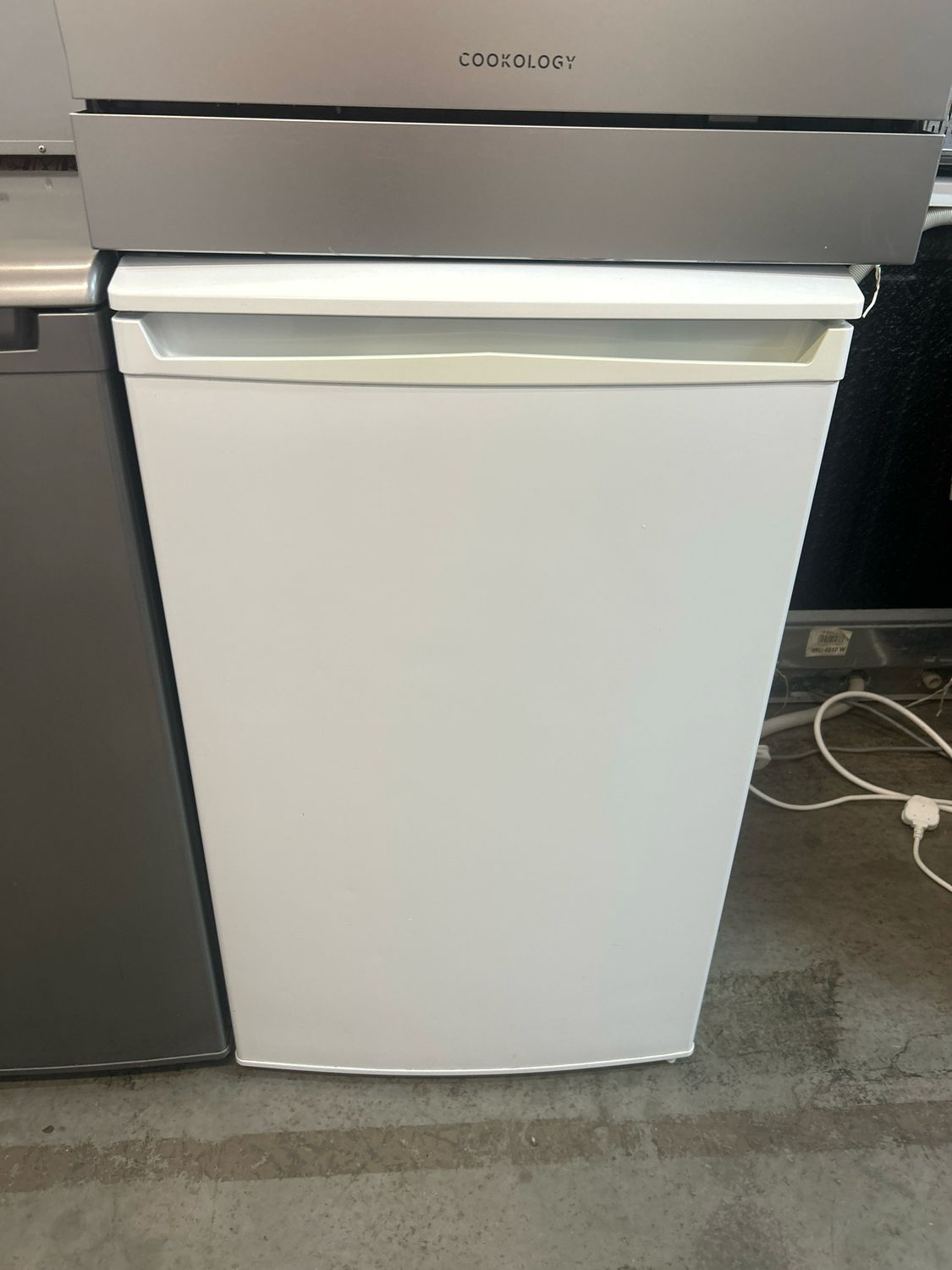 Lec R5017W Under Counter Fridge With Ice Box H84cm W50cm D53cm