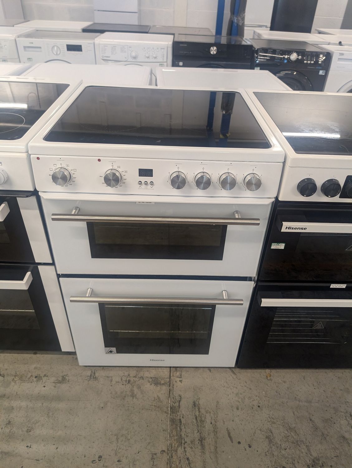 Hisense HDE3211BWUK 60cm Electric Cooker Double Oven with Ceramic Hob White
