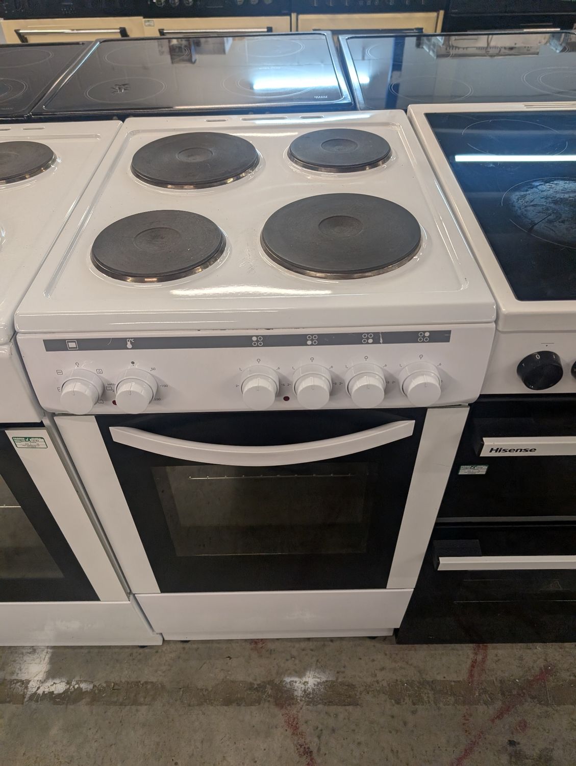 Currys Essentials CFSEWH18 50cm Electric Cooker Solid Hobs