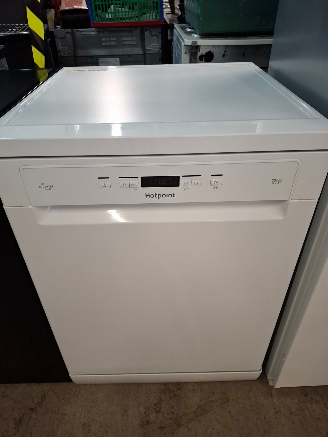 Hotpoint HFC3C26WCUK 60cm Freestanding Full Size Dishwasher White
