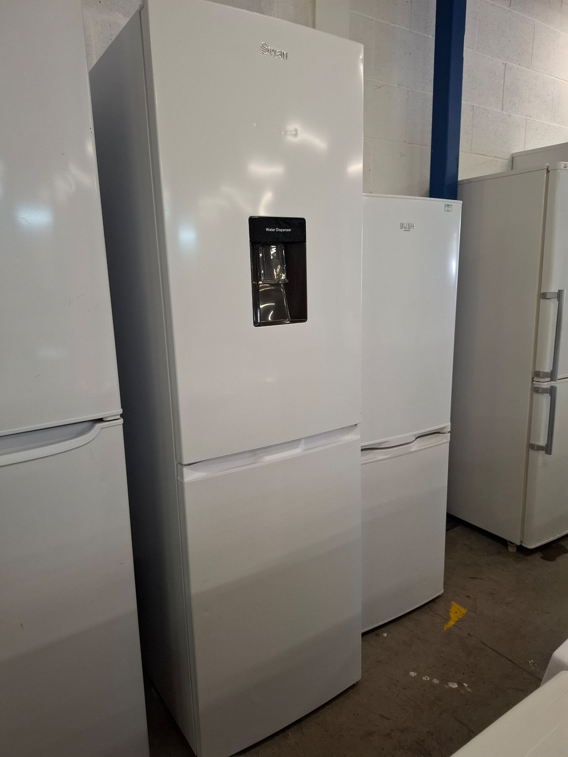 Swan SR156130W Fridge Freezer H180cm W55cm D58cm White New Graded