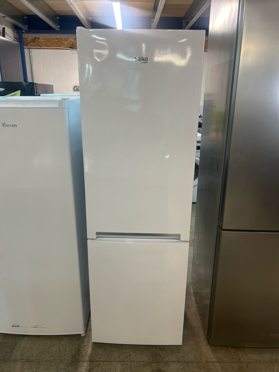 Beko CSG1571W Fridge Freezer White H170cm W54cm