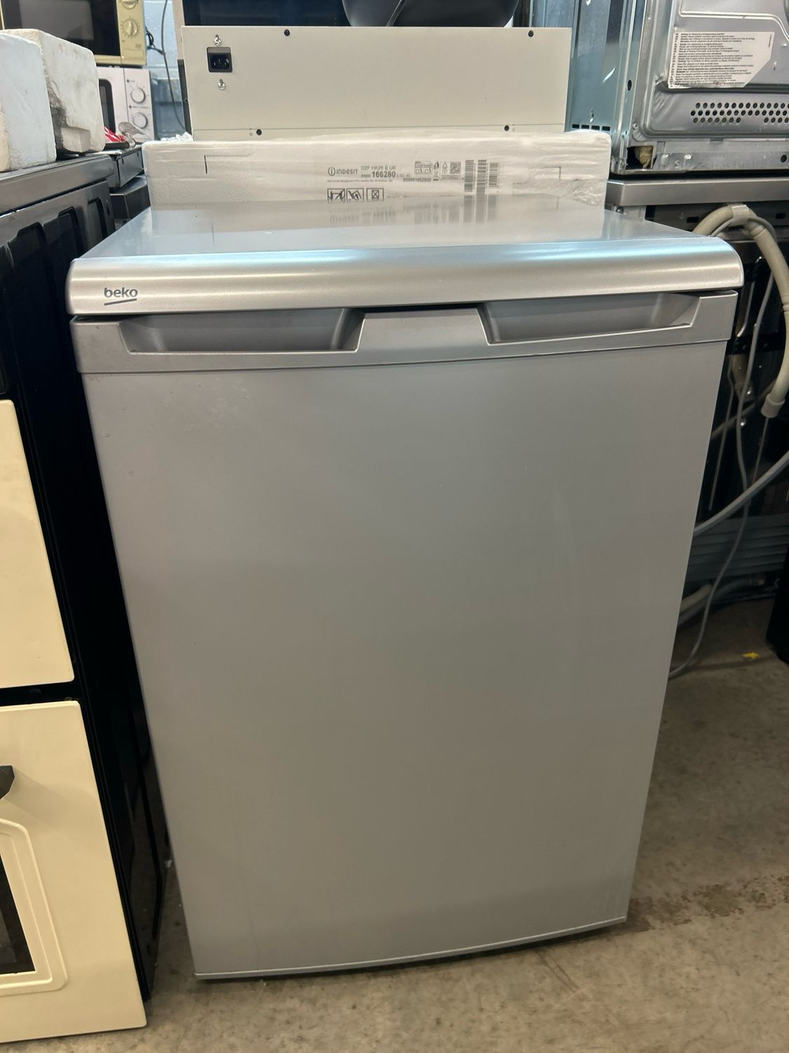 Beko LX5053S 55cm Under Counter Fridge Silver