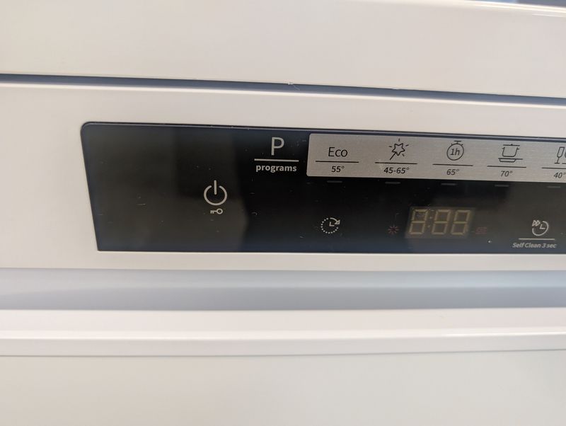 Hisense HS642D90WUK 60cm Freestanding Full Size Dishwasher White