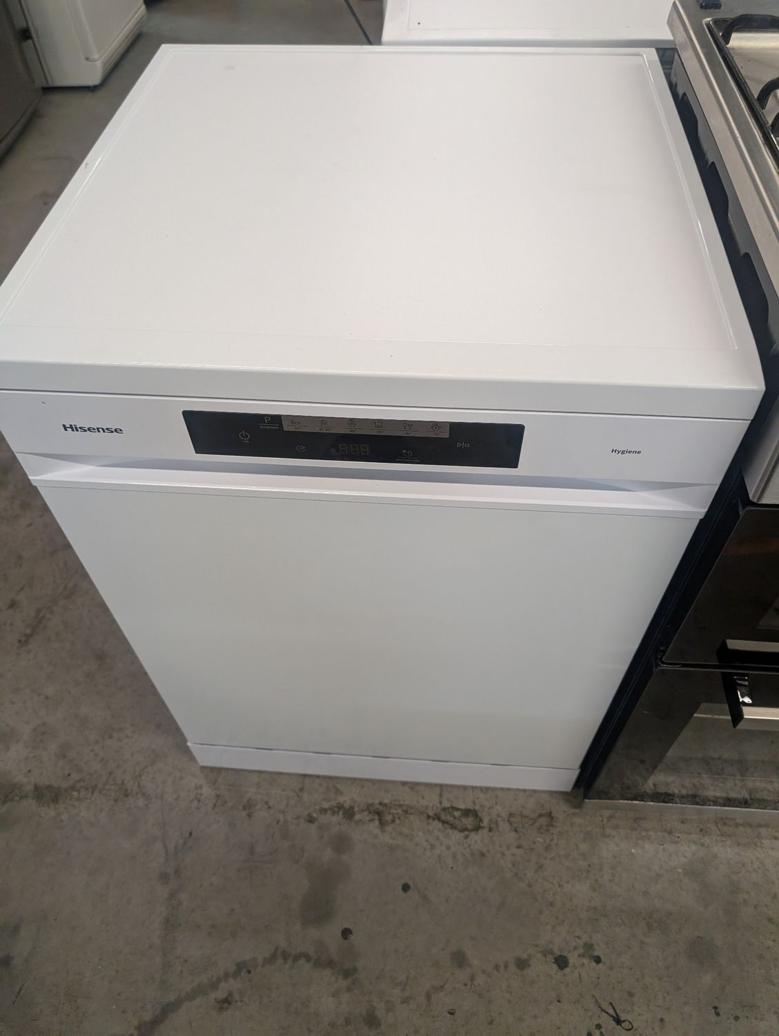 Hisense HS642D90WUK 60cm Freestanding Full Size Dishwasher White