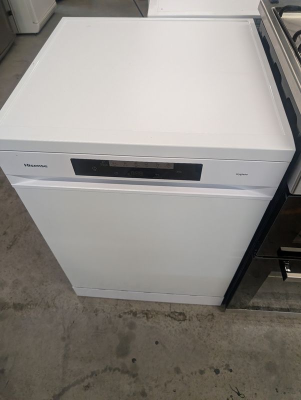 Hisense HS642D90WUK 60cm Freestanding Full Size Dishwasher White