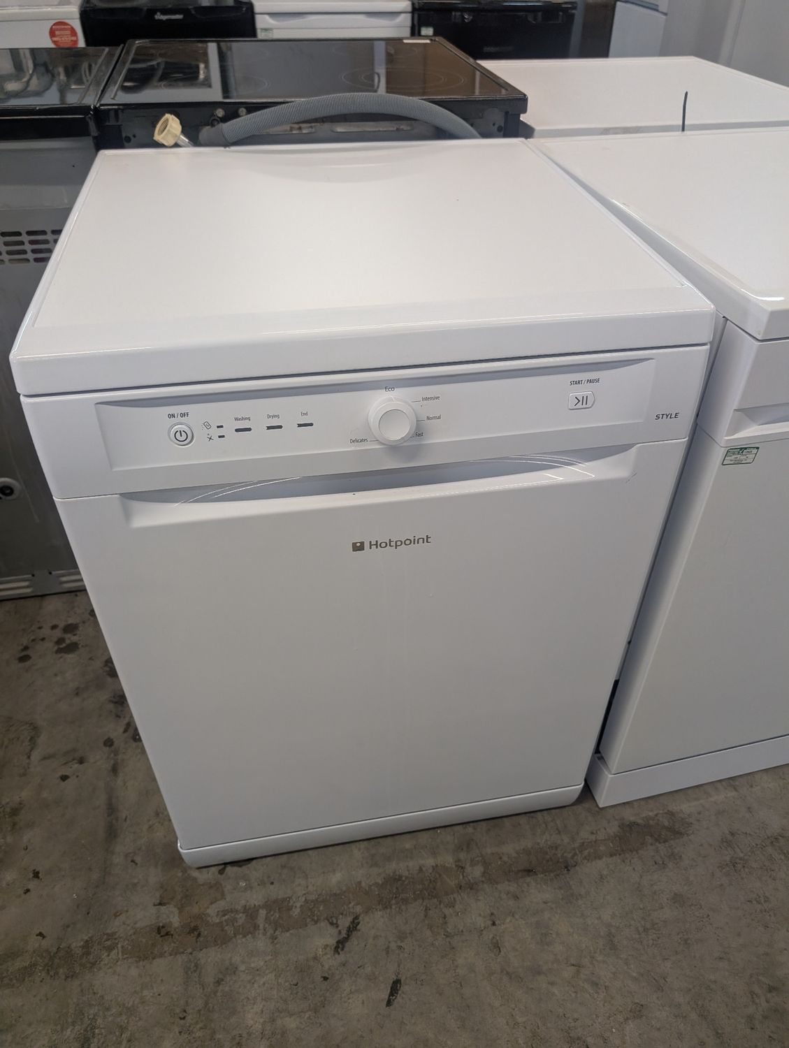 Hotpoint FDYB 11011 P 60cm Freestanding Full Size Dishwasher White