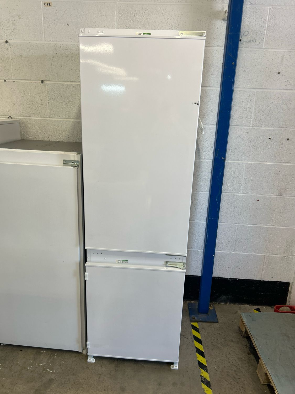 Lamona LAM6800 70/30 Integrated Fridge Freezer H177cm W54cm D52cm