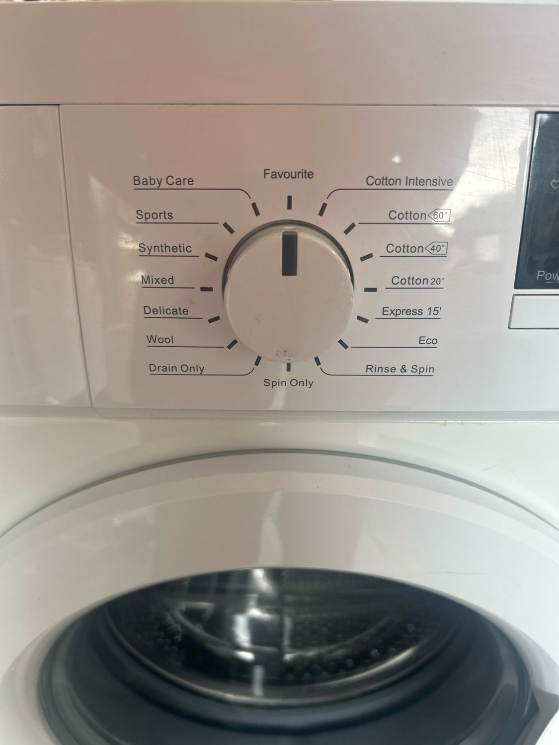 ///Logik L814WM 8kg 1400rpm Washing Machine White