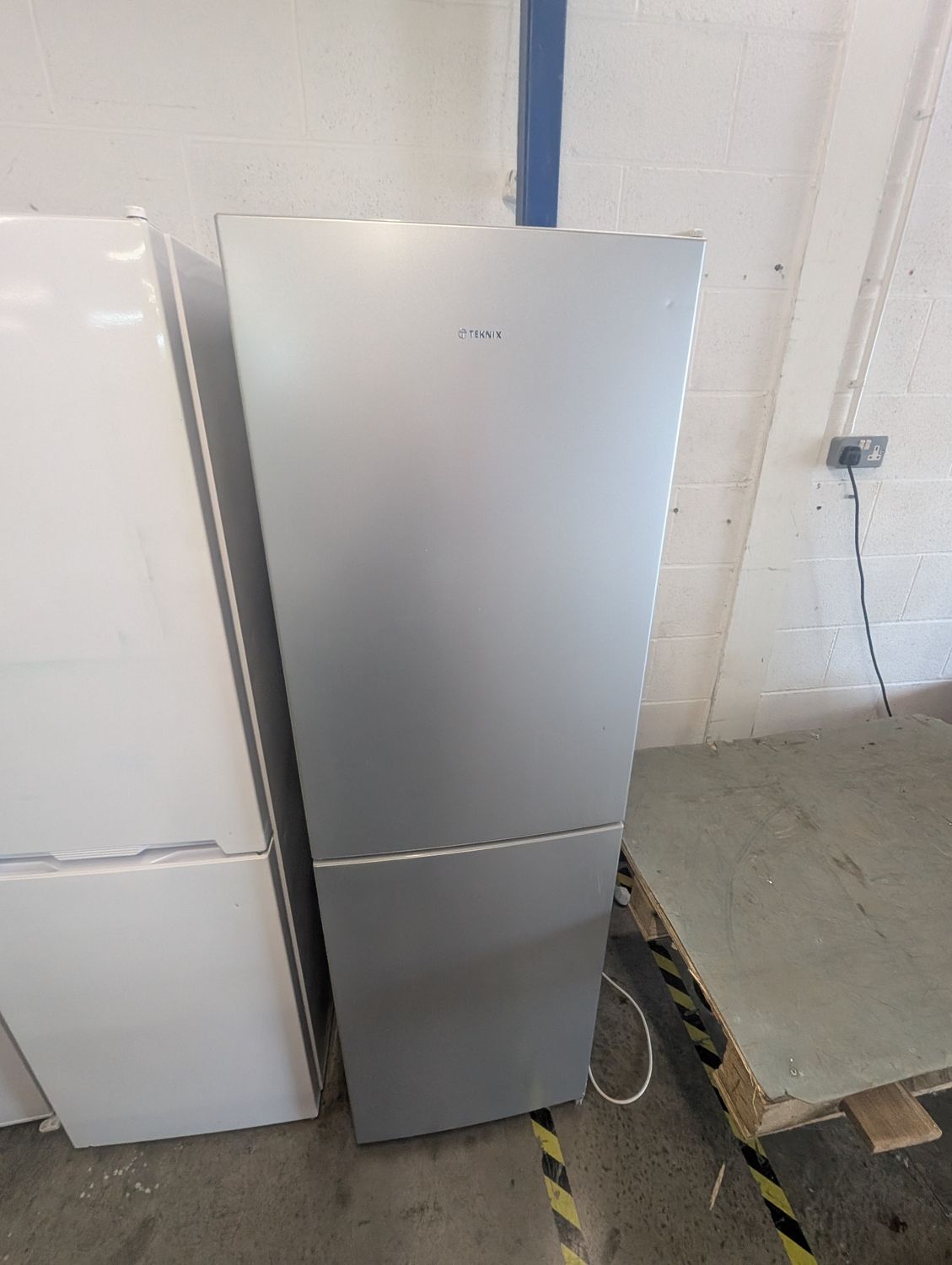 Teknix SMF1755S Fridge Freezer H175cm W54cm Silver
