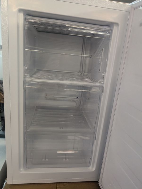 Essentials CUF48W22 47.5cm Under counter Freezer White