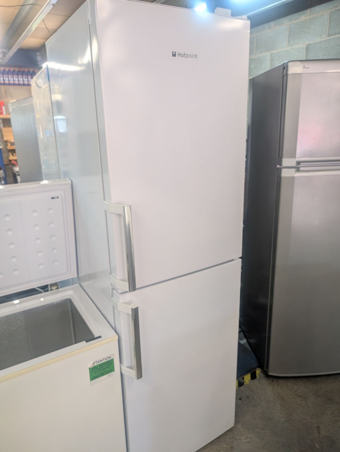 Hotpoint XECO85 TI Fridge Freezer White H190cm W60cm