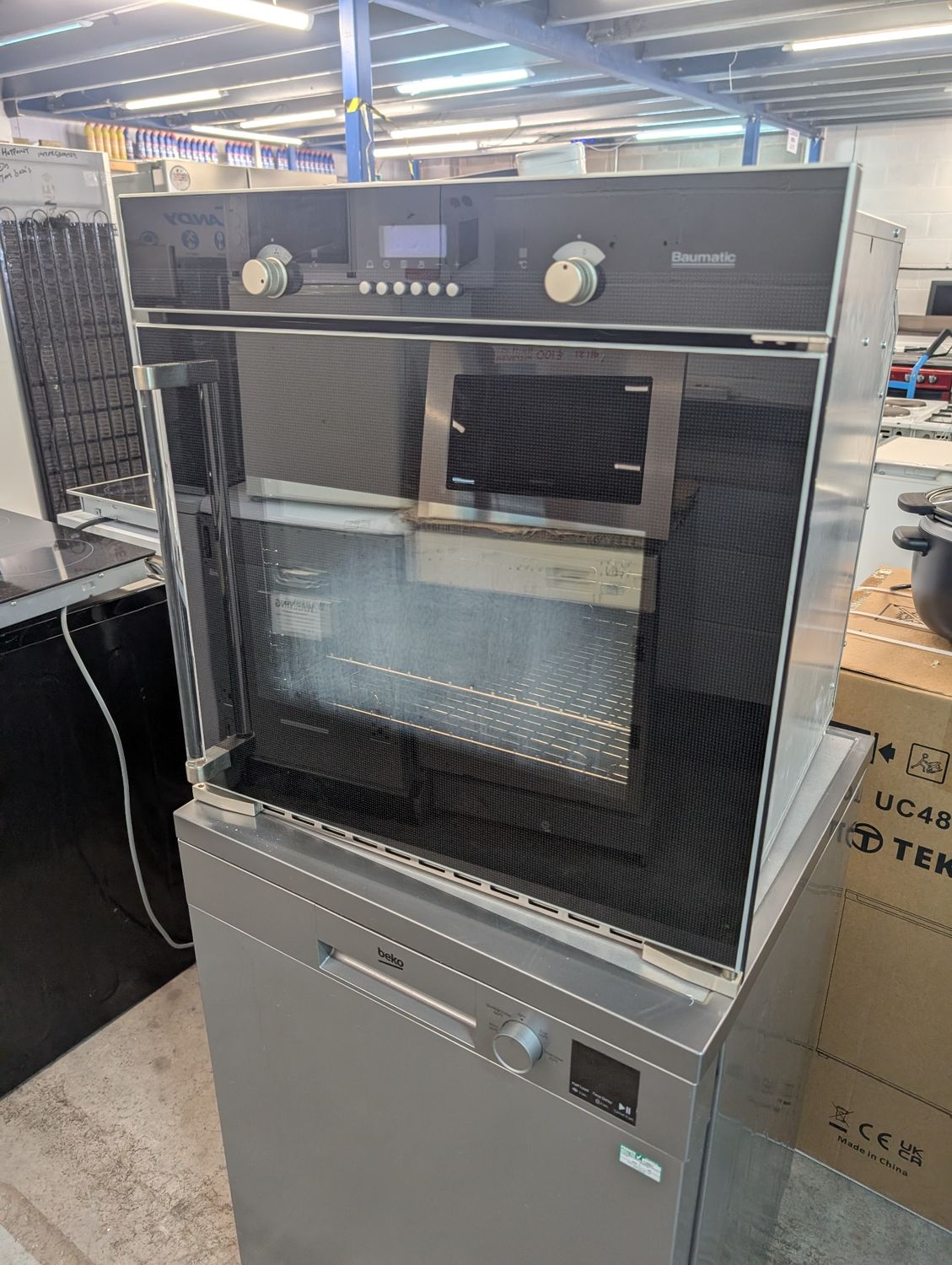 Baumatic B275M-A Single oven built in Black 59.5cm New Old stock