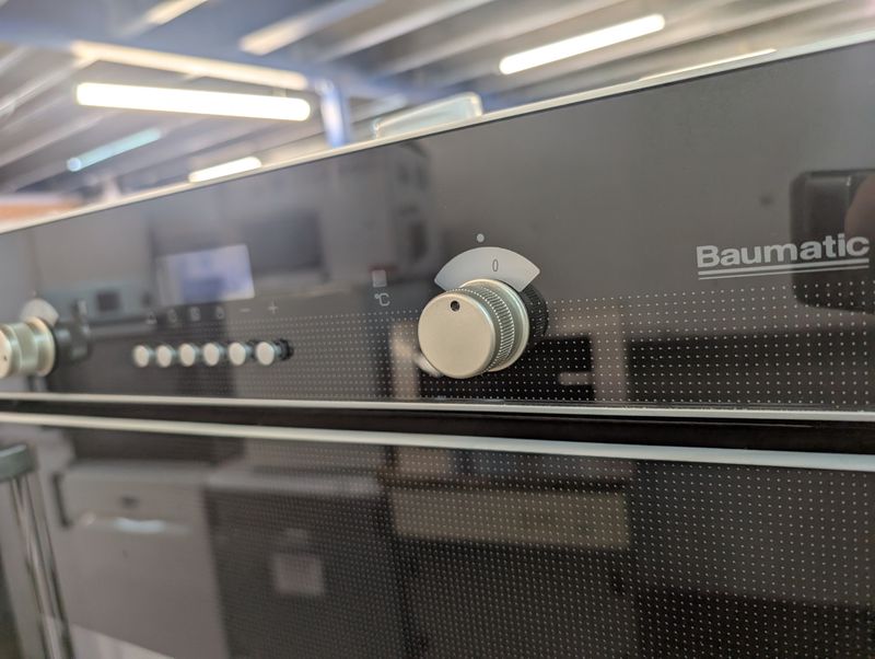 Baumatic B275M-A Single oven built in Black 59.5cm New Old stock