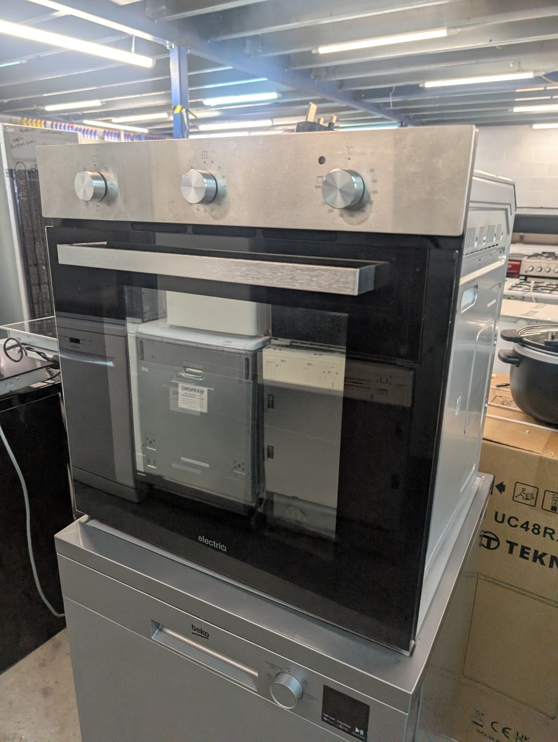 Electriq EQOVENM2SS Single Built in Oven 60cm Silver