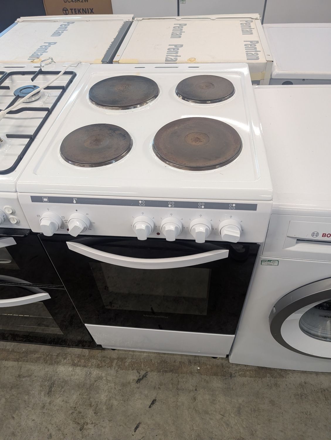 Montpellier MSE46W 50cm Electric cooker Solid Hobs White