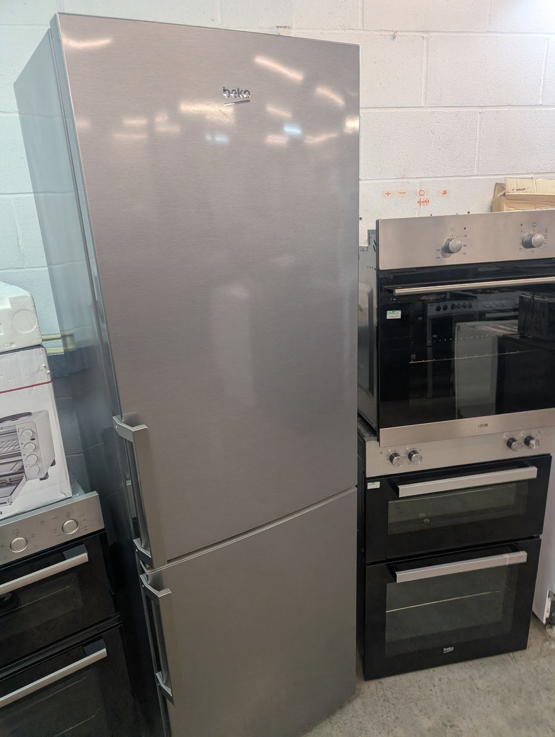 Beko CSP3685PS Fridge Freezer Silver H184cm W59cm D65cm