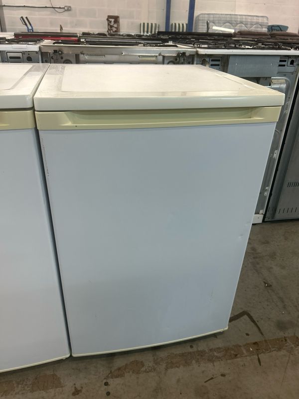 Essentials CUF54W12 Under counter Freezer White H84cm W55cm D57cm