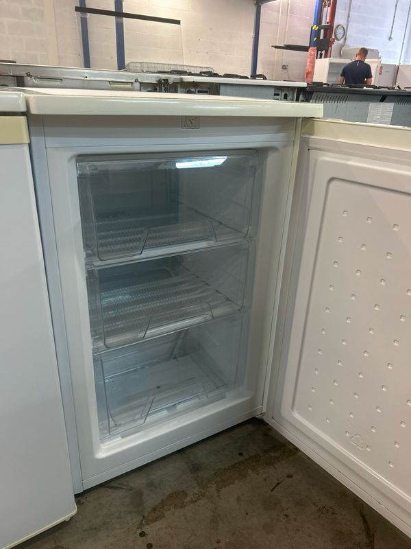 Essentials CUF54W12 Under counter Freezer White H84cm W55cm D57cm