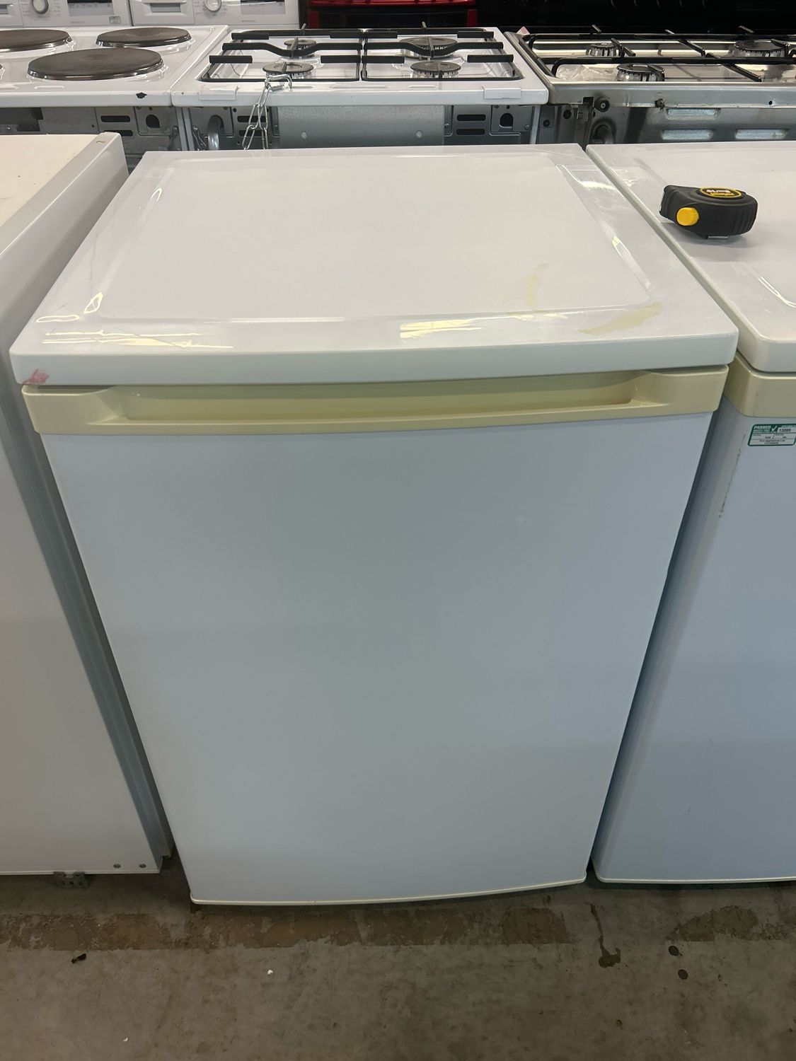 Essentials CUL55W12 Under Counter Fridge White H84cm W55cm D58cm