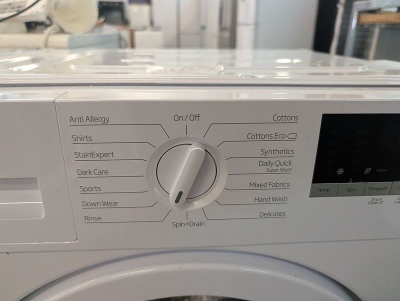 Howdens WIR76540F1 7KG 1600rpm Built in Integrated Washing Machine White