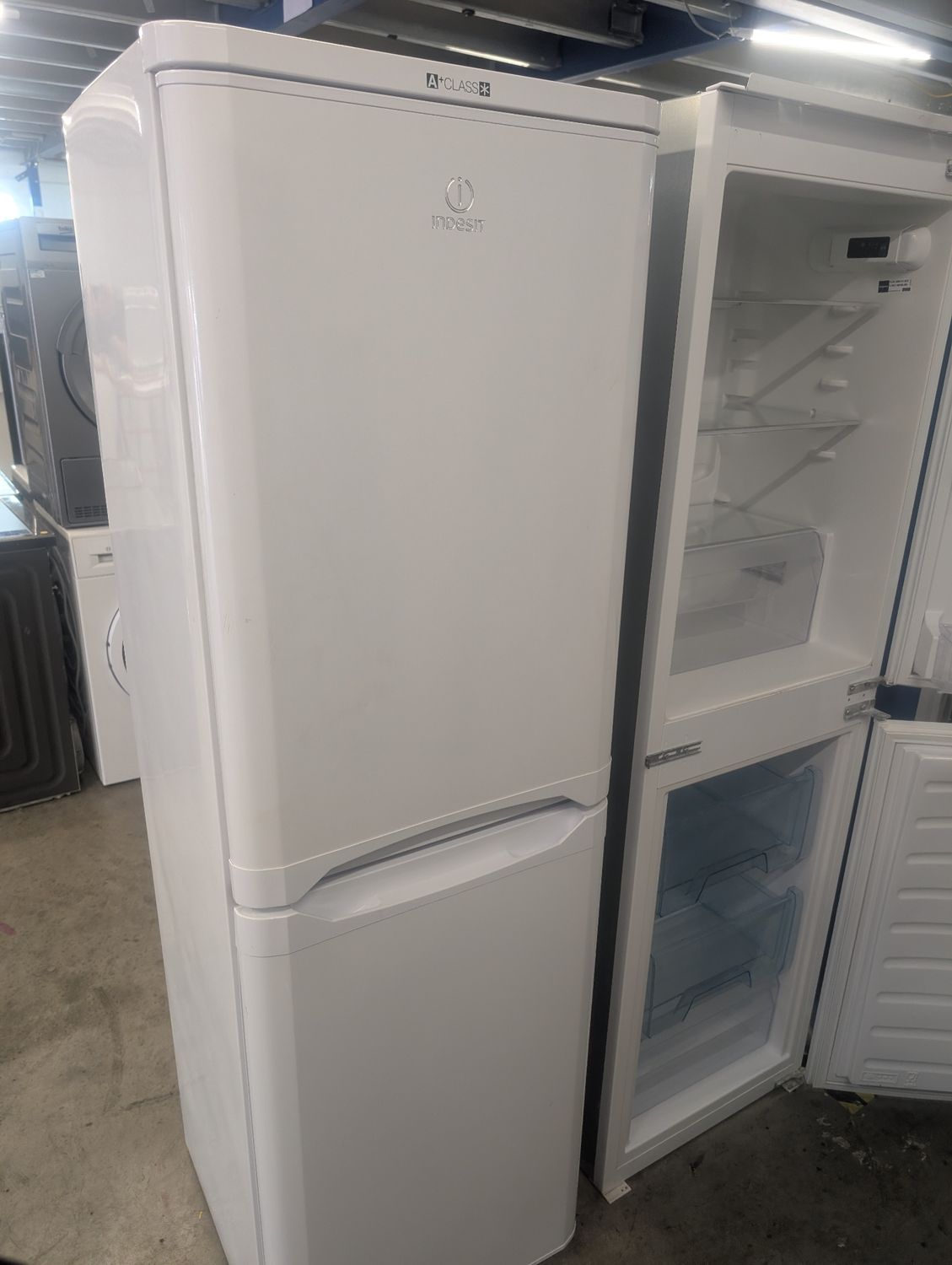 Indesit IBD 5517 W UK Fridge Freezer H174cm W55cm White