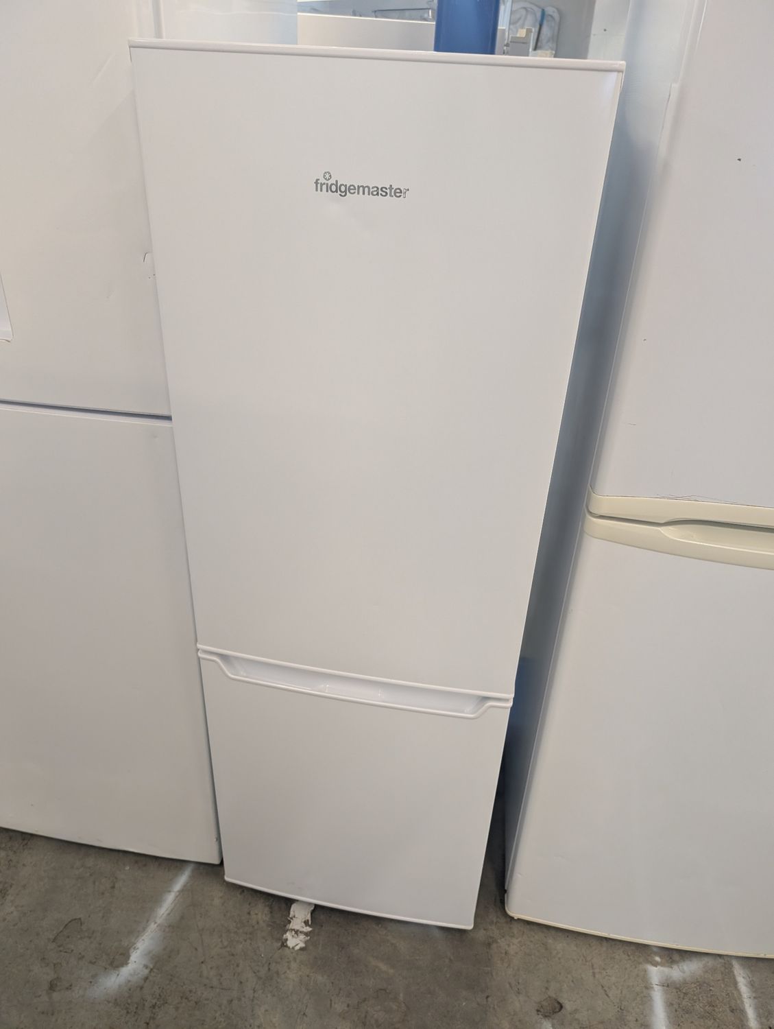 Fridgemaster MC50165A Fridge Freezer White H142.5cm W49cm D55cm