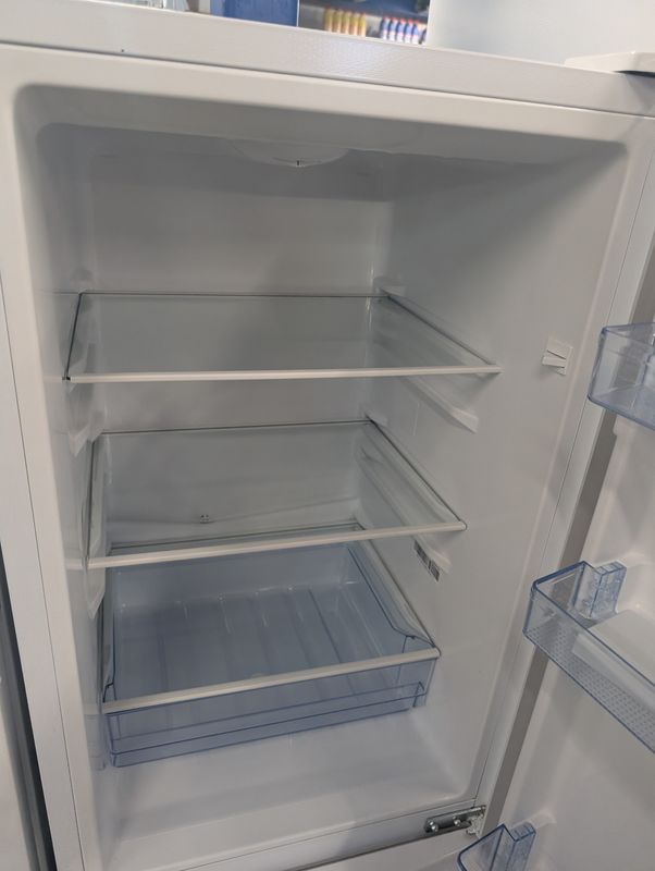 Fridgemaster MC50165A Fridge Freezer White H142.5cm W49cm D55cm