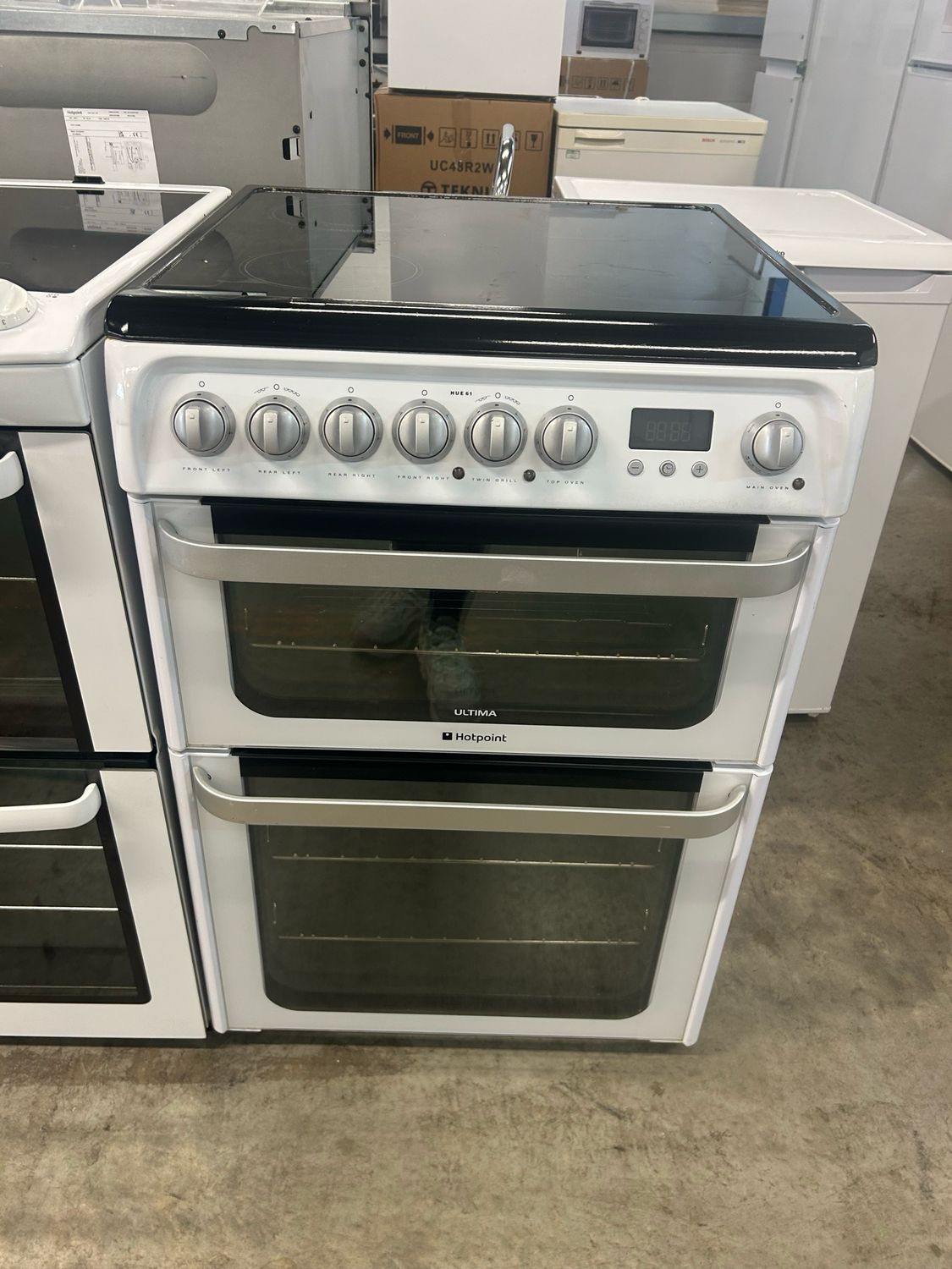 Hotpoint HUE61 60cm Electric cooker Double Oven White
