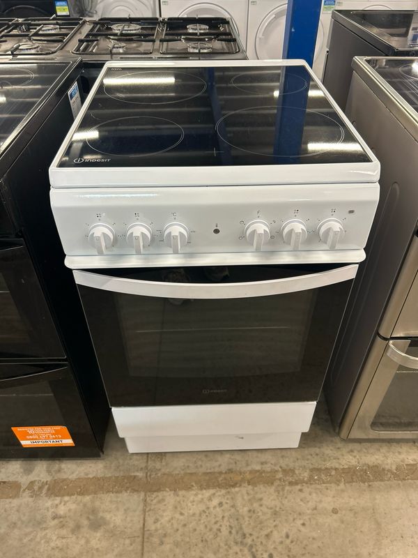 Indesit 50cm Electric Cooker Ceramic Hob White