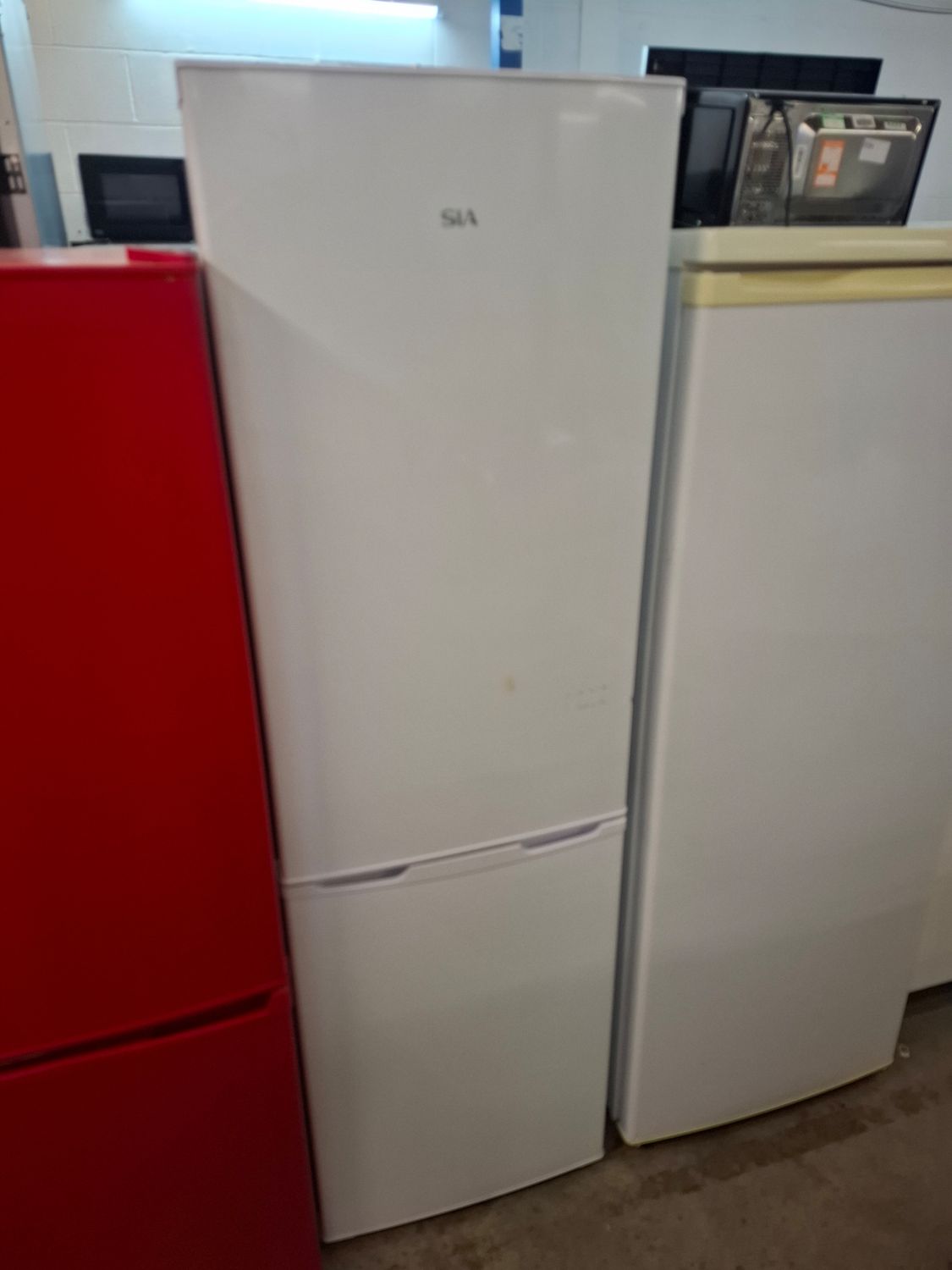 SIA SFF1570W 5ft Fridge Freezer White