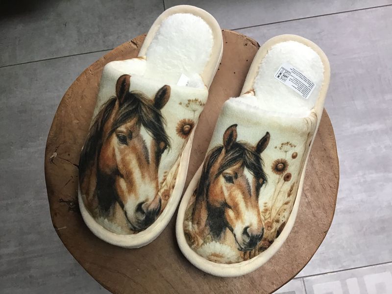 Chaussons cheval intérieur blanc